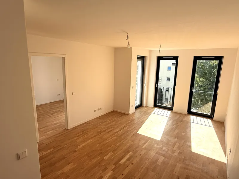 Erstbezug/Neubau: Helle 2-Zimmer-Neubauwohnung mit Südwest-Balkon und Eichenparkett — photo 1